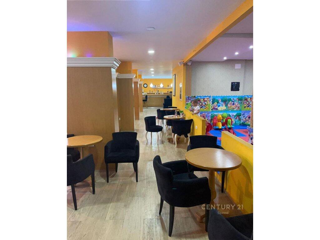 Offriamo in vendita un locale commerciale nella zona del Nuovo Bazaar!! 275.000 €