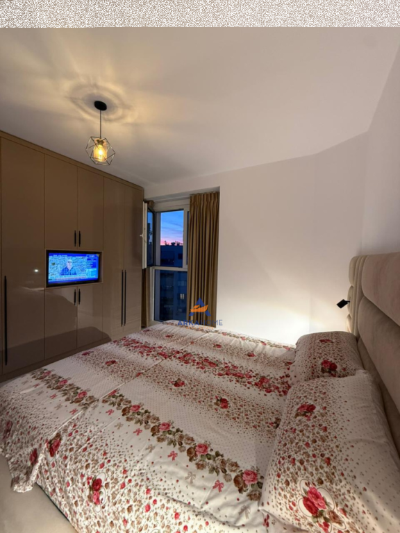 JEPET APARTAMENT ME QERA 1+1+BALLKON "PRANE RRETHIT,UNAZA E RE"550 EURO