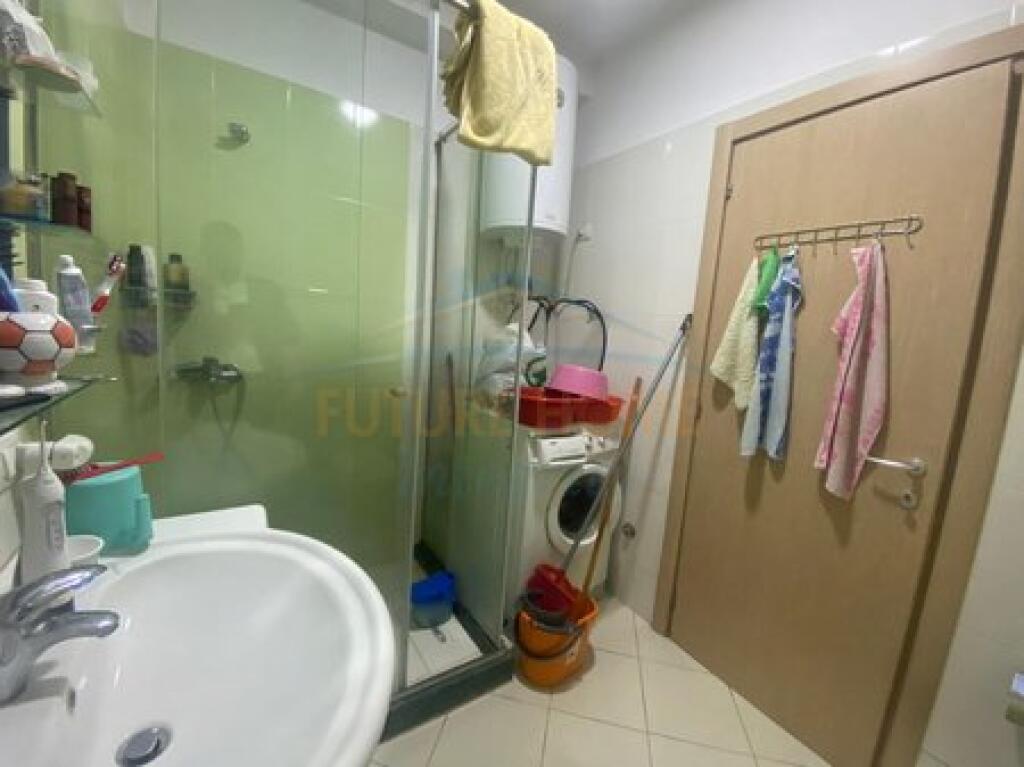 Shitet, Apartament 1+1, Ish Tregu Elektrik, Tiranë.