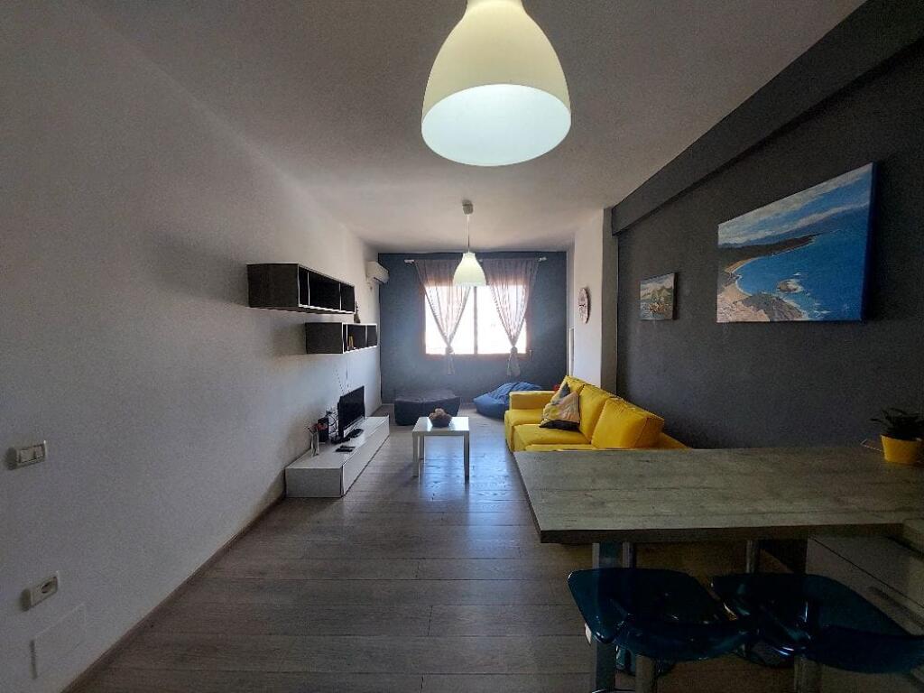 Shitet apartament 1+1 në lagjen “29 Nëntori”, pranë shkollës “Ali Demi”