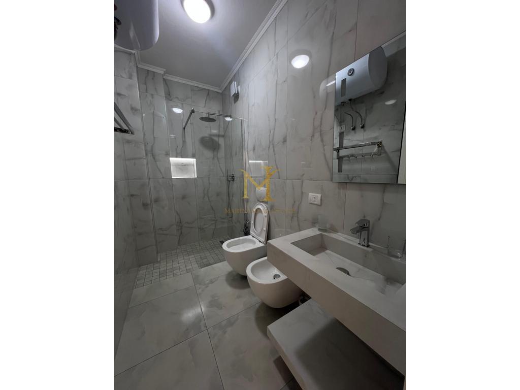 Ofrohet Per Qera Apartament 2+1 me pamje deti , Plazh Durres !!