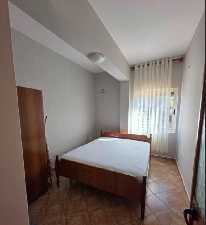 APARTAMENT ME QERA 1+1 YZBERISHT 400 EURO