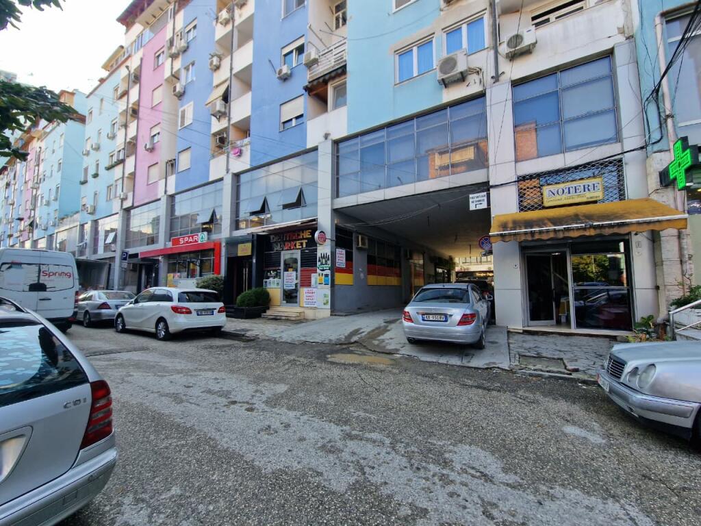 Unità di Servizio in Affitto – Ex Esposizione/ Tribunale Distrettuale di Tirana