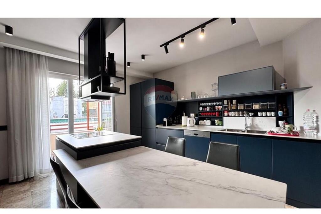 Appartamento - In Affitto - Via 5 Maji, Tirana