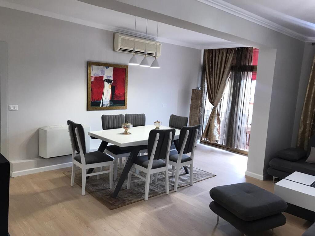 🏙️ Apartament 3+1 me Qira – Piazza, Qendër