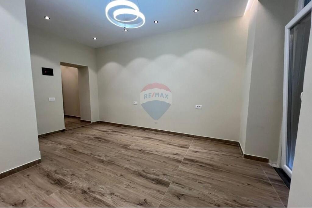 Jepet Ambient për Zyrë ose Qendër Estetike!
