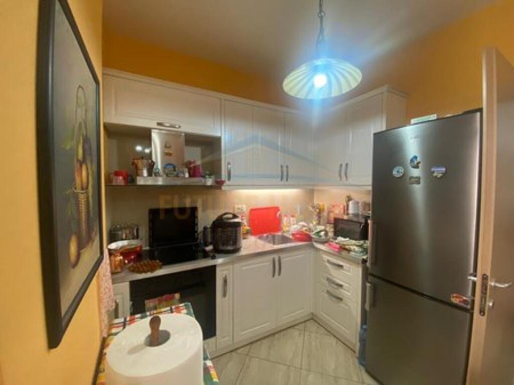 Shitet, Apartament 1+1, Ish Tregu Elektrik, Tiranë.
