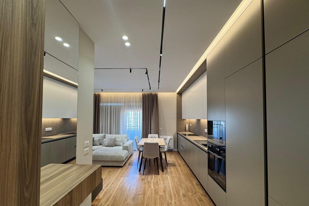 Apartament Luksoz 2+1+2 me Qira pranë Shkollës së Kuqe – Mobilim Modern!