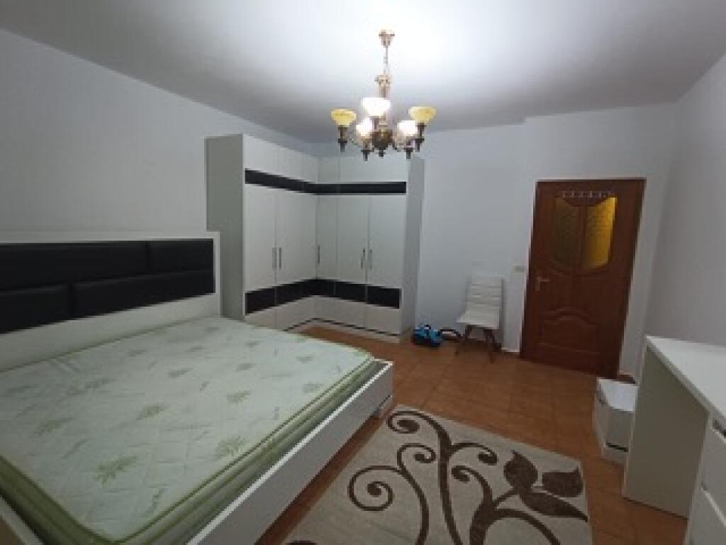 Apartament 3+2+1 në Kinostudio me qera 500€