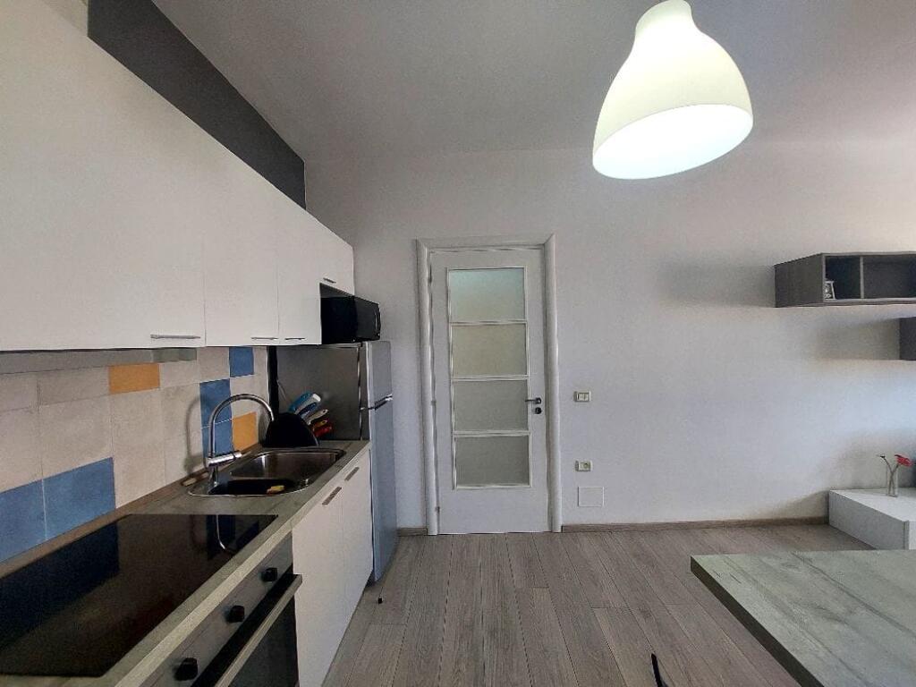 Shitet apartament 1+1 në lagjen “29 Nëntori”, pranë shkollës “Ali Demi”