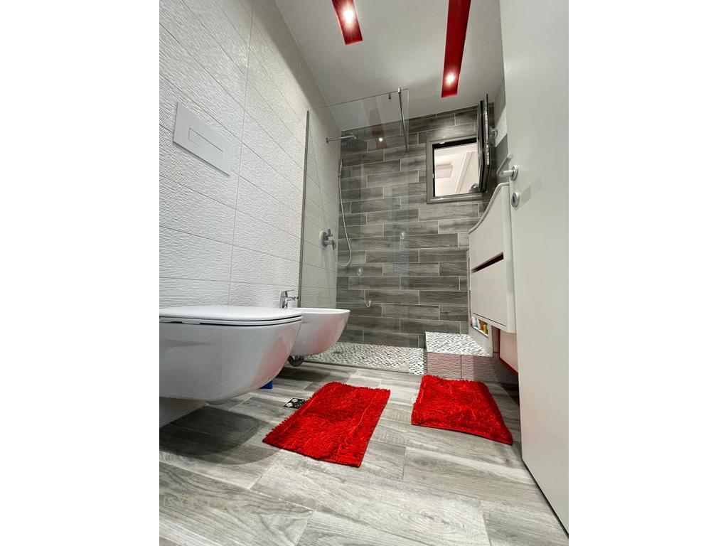 Qira,Apartament Lux 2+1+2 , Kompleksi Tower Bridge 3 te Rruga e Dibres 650 € /Muaj