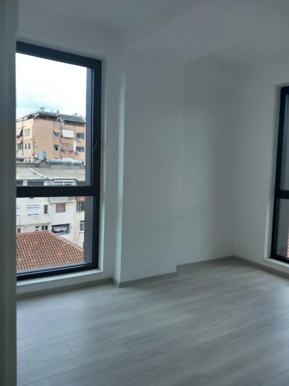ZYRE ME QIRA MYSLYM SHYRI 900 EURO