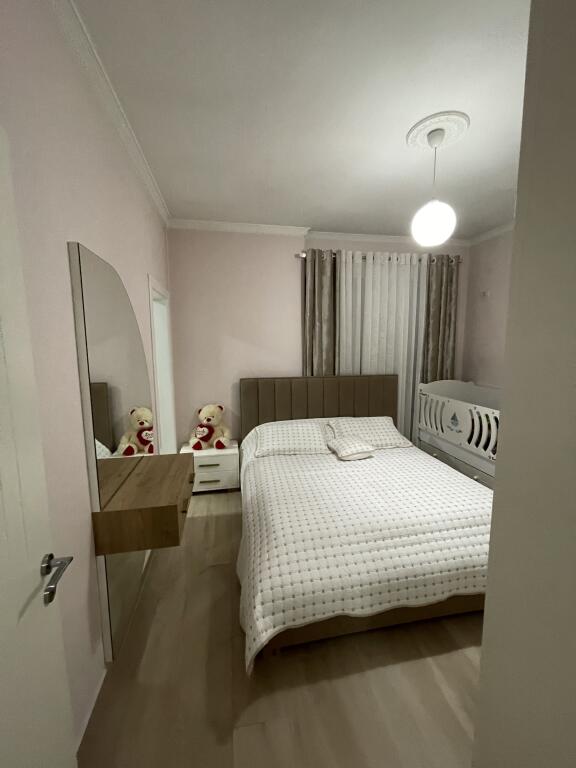 Jepet me qera apartament 2+1+2 Kamez tek Ulliri