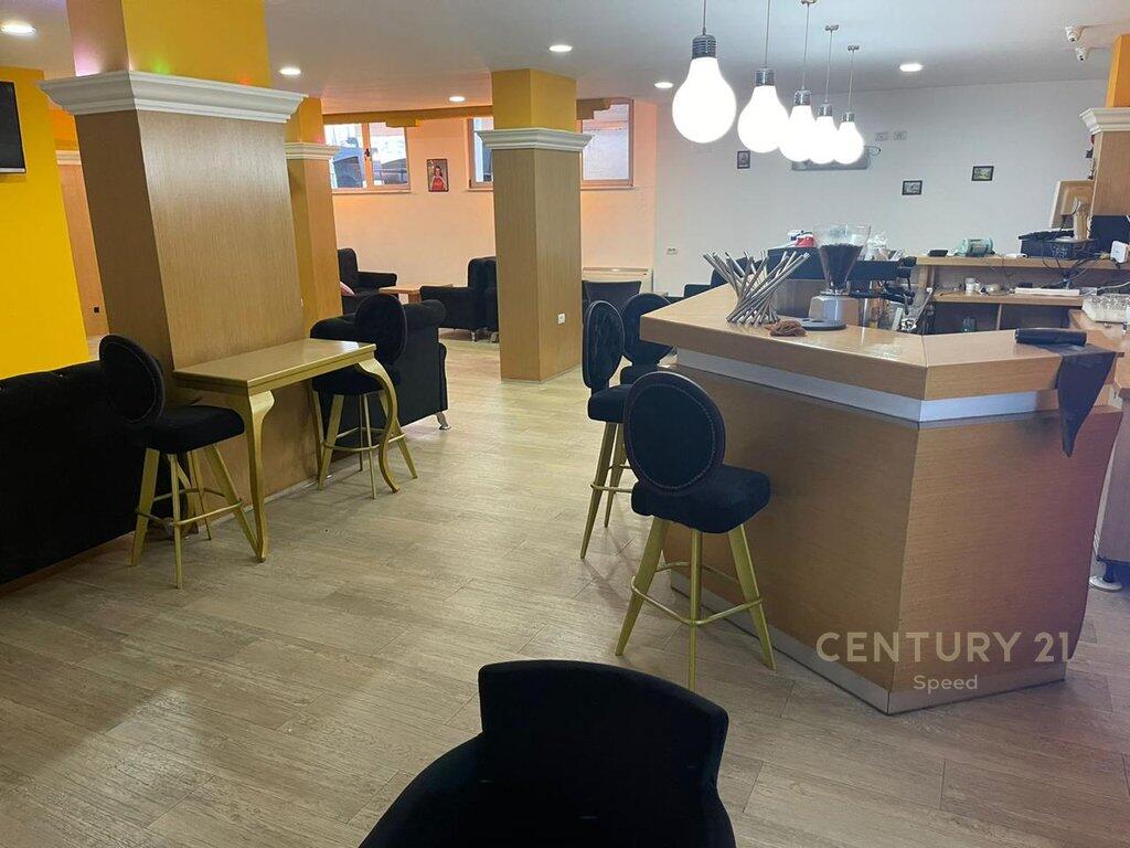 Offriamo in vendita un locale commerciale nella zona del Nuovo Bazaar!! 275.000 €