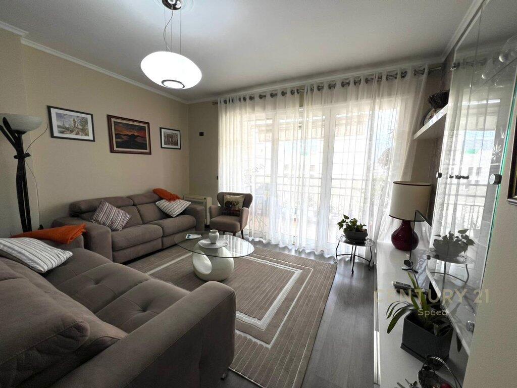 Ofrojme apartamet 3+1me qira tek Hipoteka!