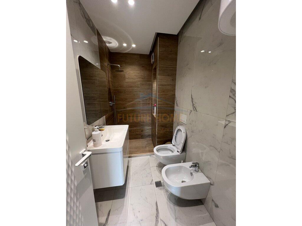Shitet, Apartament 3+1+2, 21 Dhjetori, Tiranë