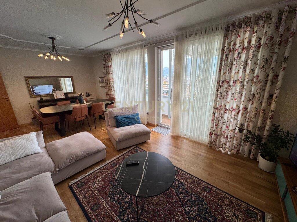 Apartament 3+1+2+Verande per shitje ne zonen e 5-Majit