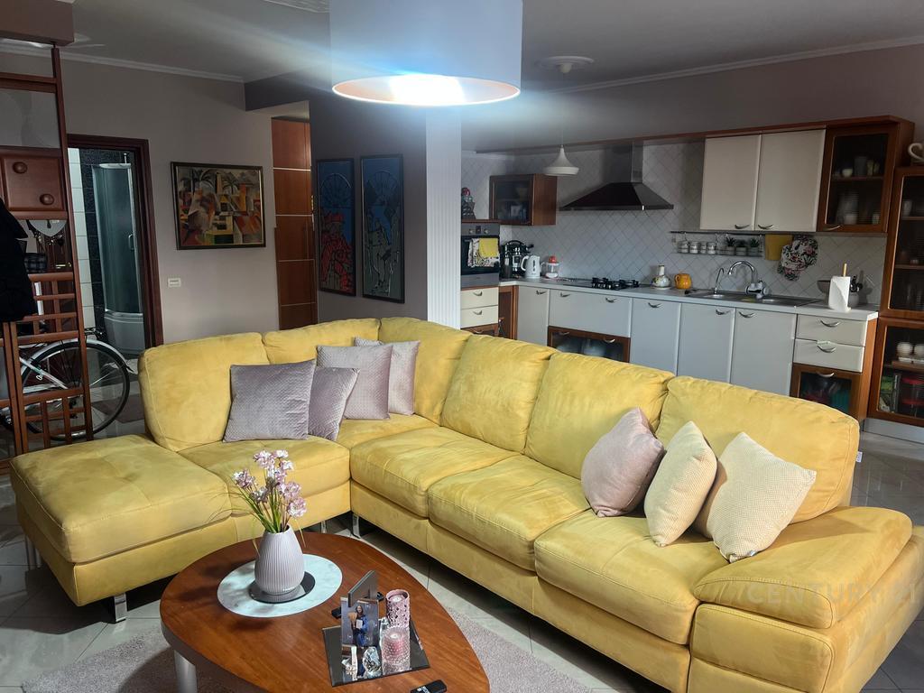 Appartamento 2+1+2 in affitto a Komuna e Parisit