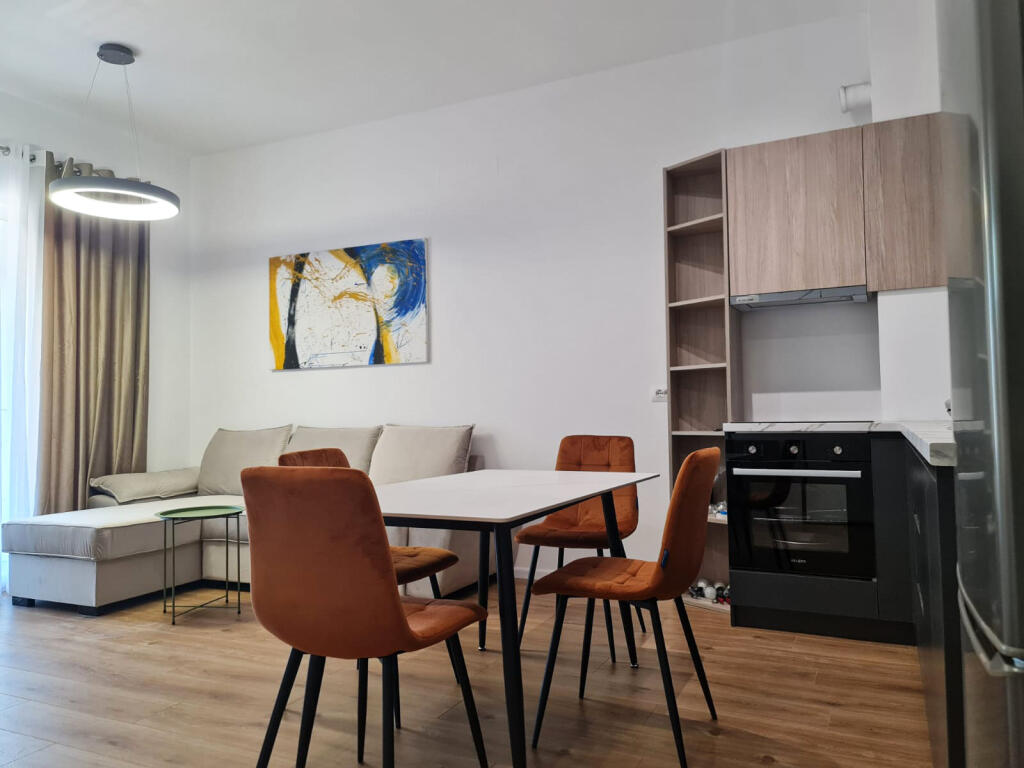 🏢Nella zona di Ali Demi, Residenza Kaimi, è in affitto un appartamento 1+1 arredato. 400 Euro