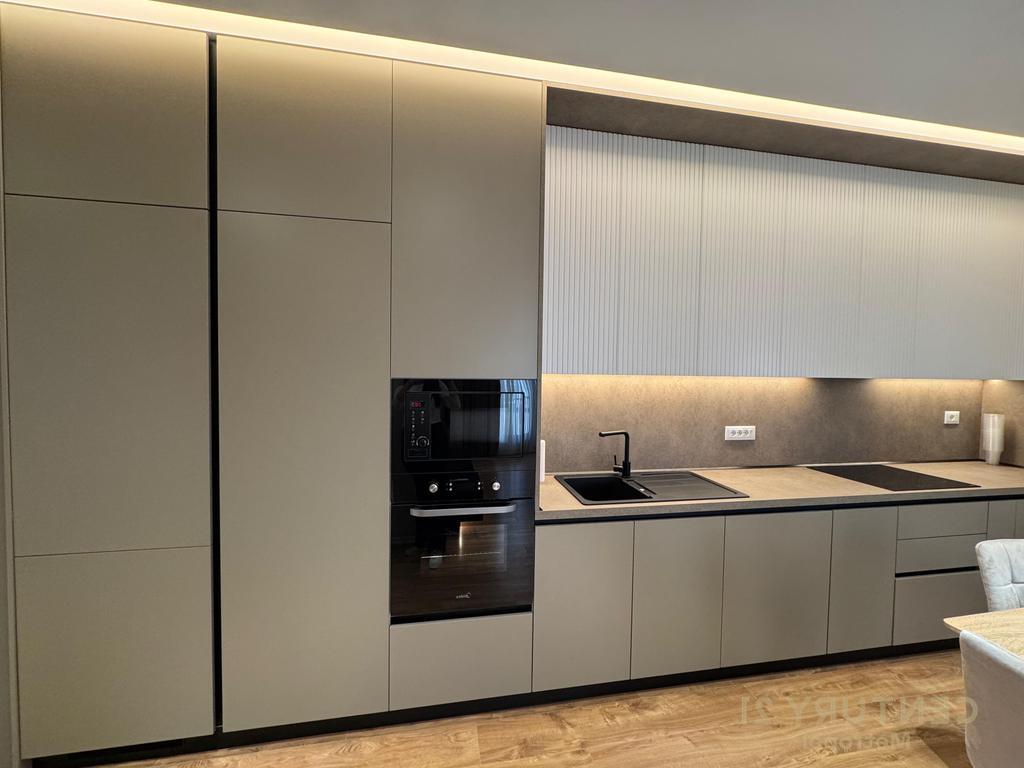APARTAMENT LUKSOZ 2+1+2 PER QIRA, SHKOLLA E KUQE! 1,100 € /Muaj