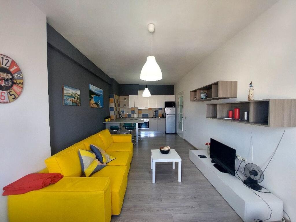 Shitet apartament 1+1 në lagjen “29 Nëntori”, pranë shkollës “Ali Demi”