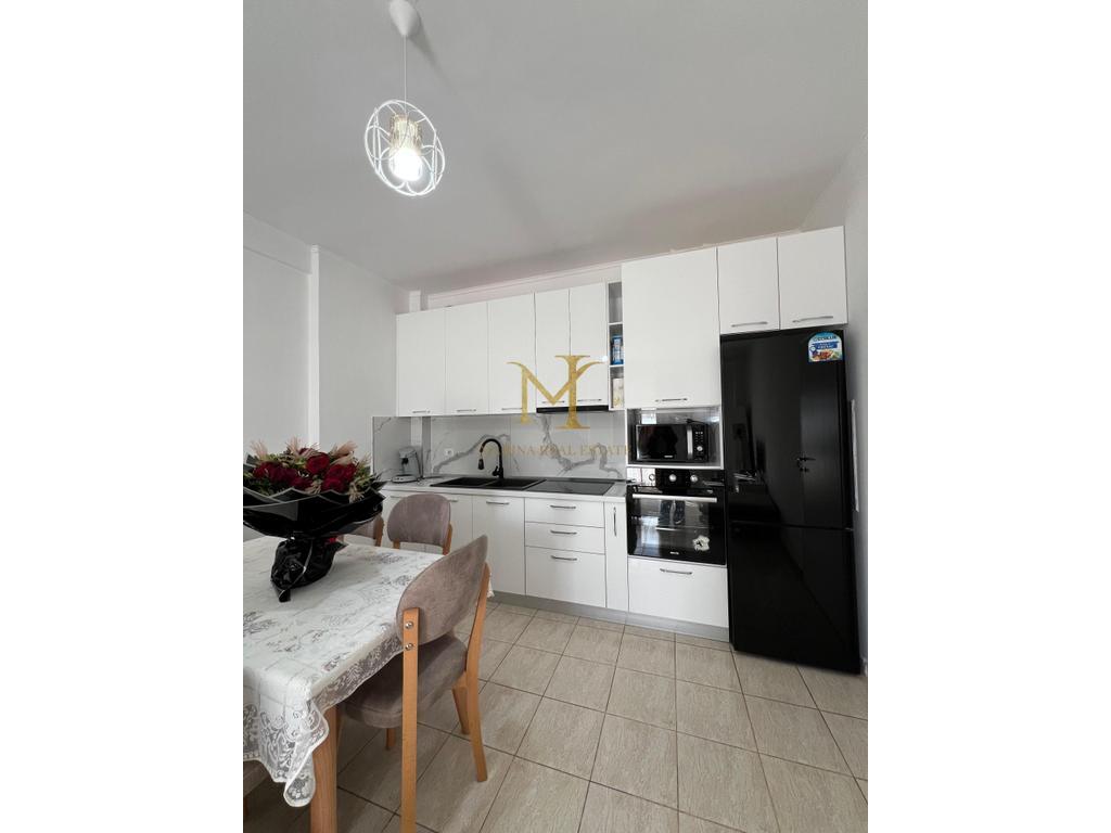 Affittasi Appartamento 2+1 con vista mare, Spiaggia di Durazzo !!