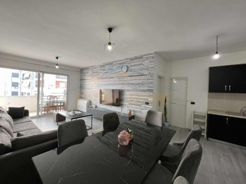 Shitet , Apartament 1+1, Unaza e Re.