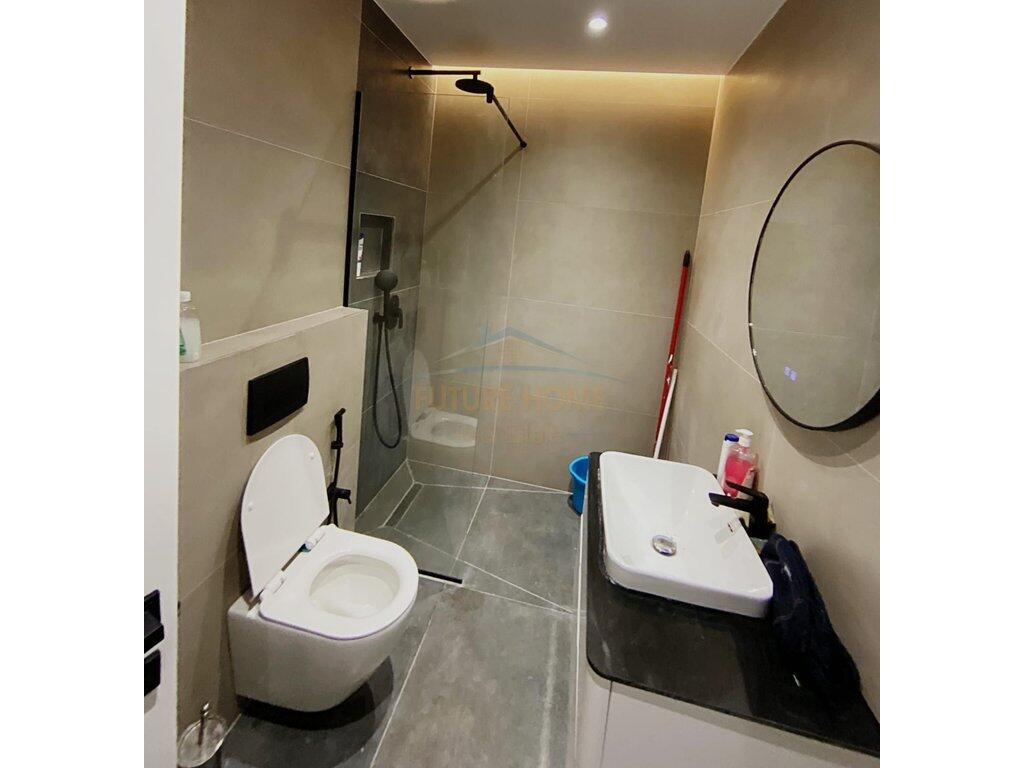Me qira, Apartament 2+1, Bulevardi Zogu I, Tiranë.