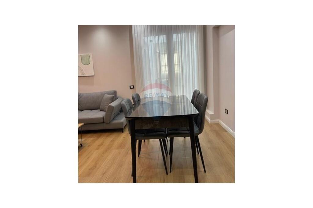 Shitet Apartament 2+1+2 Rruga e Kavajës