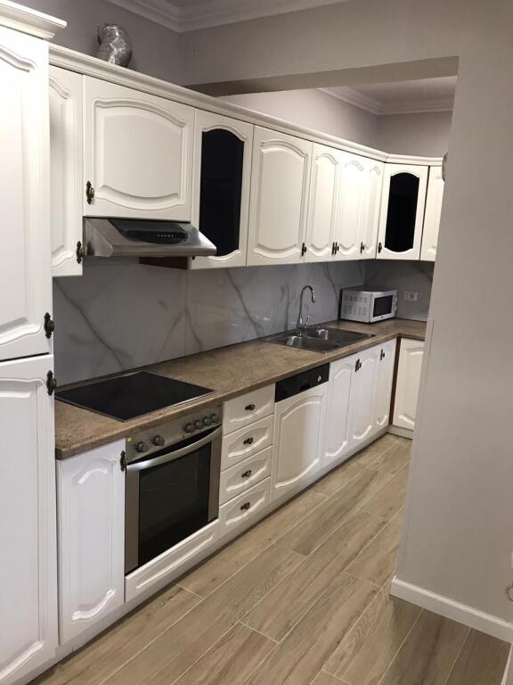 🏙️ Apartament 3+1 me Qira – Piazza, Qendër