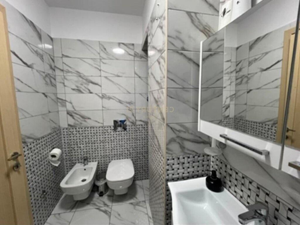 🏡 Apartament 2+1 + Post Parkimi me Qira – Kompleksi Fratari, Kopshti Botanik