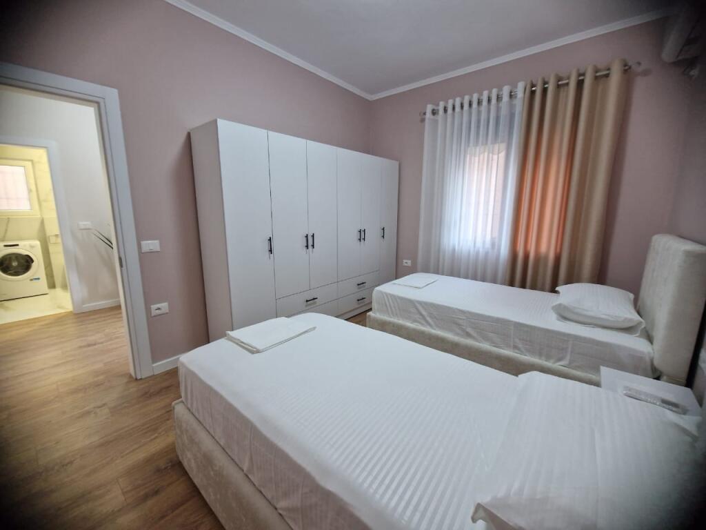 Jepet me Qira – Apartament 2+1 afër Stadiumit Dinamo