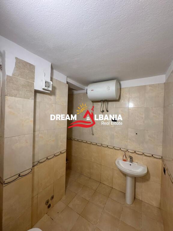 Ambient Komercial/ZYRE me qera ne Myslym Shyr, Prane “Gjykates se Larte”– Tirane (ID 42611365)