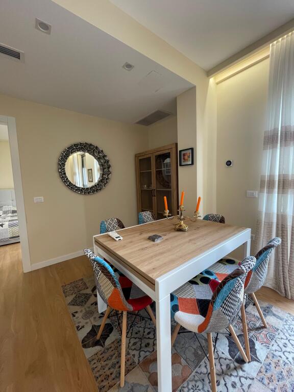 APARTAMENT 2+1+2 +POST PARKIMI PRANE SHKOLLES SE KUQE