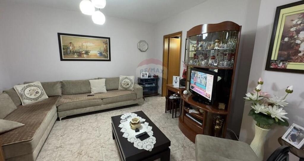 APARTAMENT 1+1 ME QIRA – RRUGA E BOGDANEVE (PRANË QENDRËS)