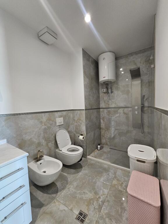 Jepet me Qira Apartament 2+1 + Post Parkimi + gardorobe– Ambasador 3 ✨çmimi 2200 euro