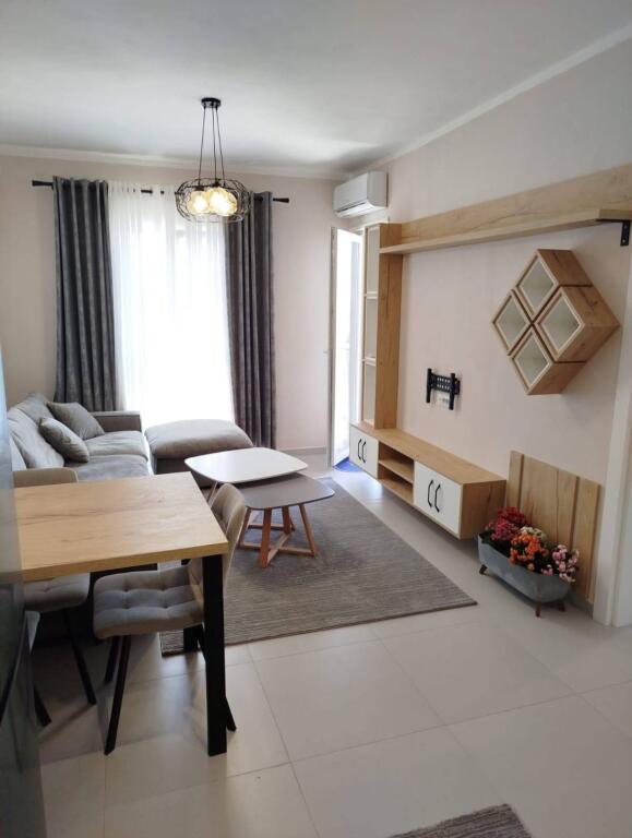 APARTAMENT ME QERA 1+1 UNIVERS CITY 500 EURO