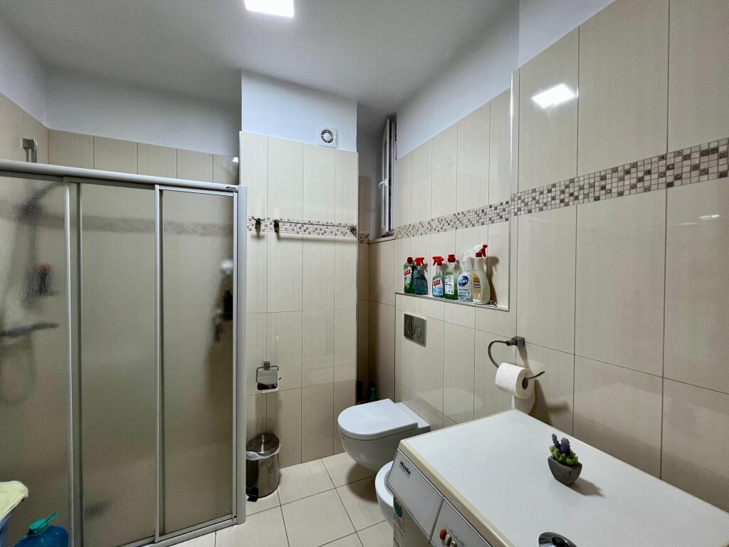 Qira Apartament 2+1+2 Ballkone, “Pazari i Ri”, Tiranë