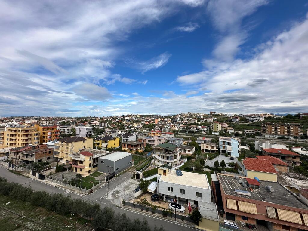 Shitet apartament 1+1, ne plazh iliria