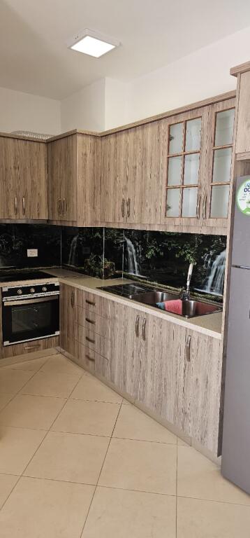 Jepet me qira apartament 3+1+2 + parkim