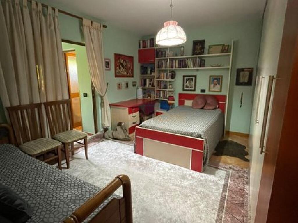 Shitet, Apartament 3+1+2, Rruga Muhamet Gjollesha.
