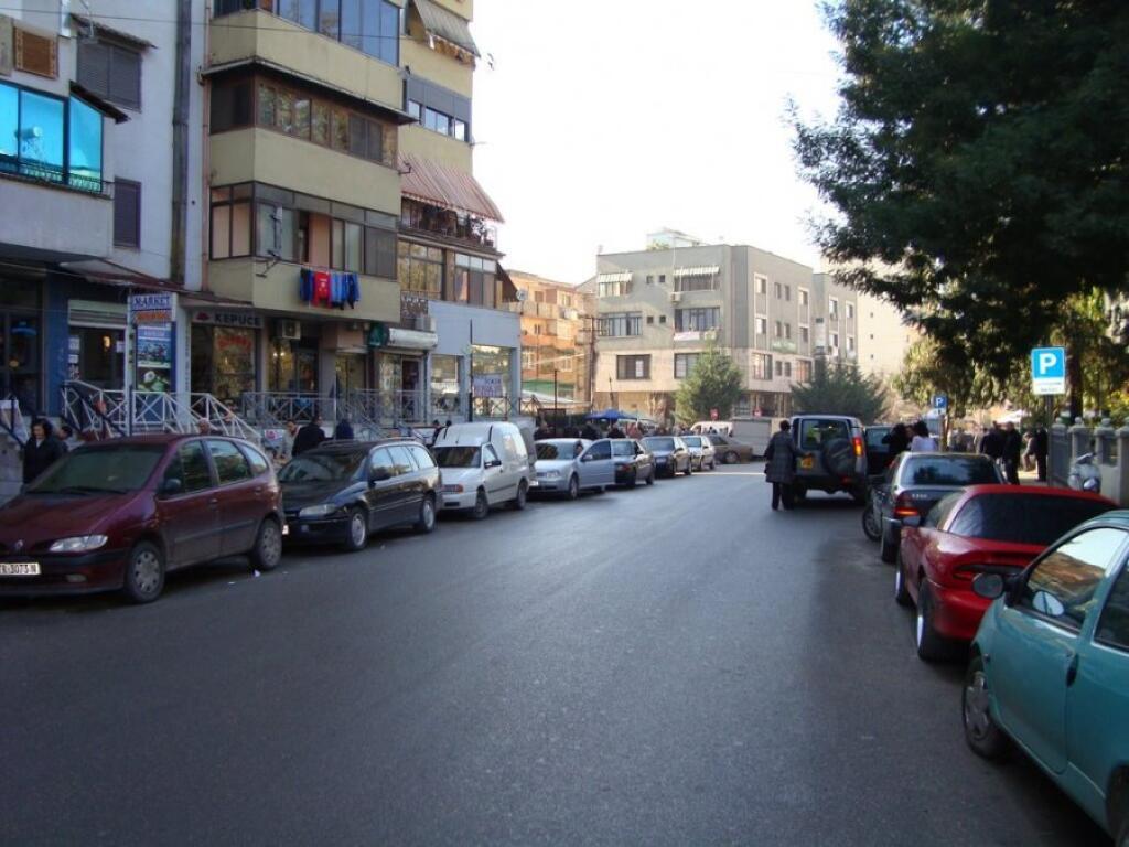 Unità commerciale in vendita nell'ex Mercato Elettrico, Tirana.