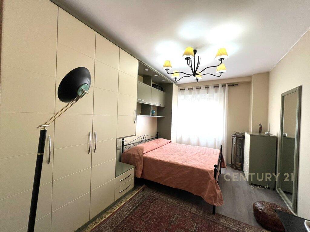 Ofrojme apartamet 3+1me qira tek Hipoteka!