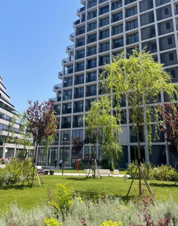 JEPET ME QIRA AMBJENT BIZNESI LAKE VIEW RESIDENCE .