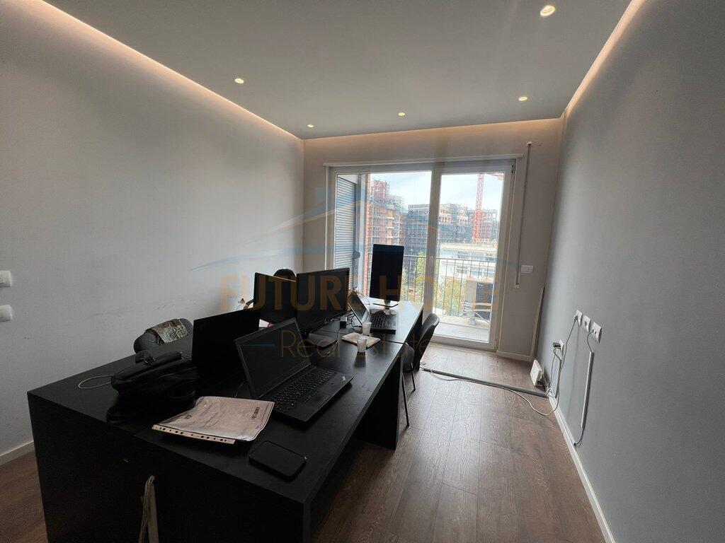 Shitet, Apartament 3+1+2, 21 Dhjetori, Tiranë
