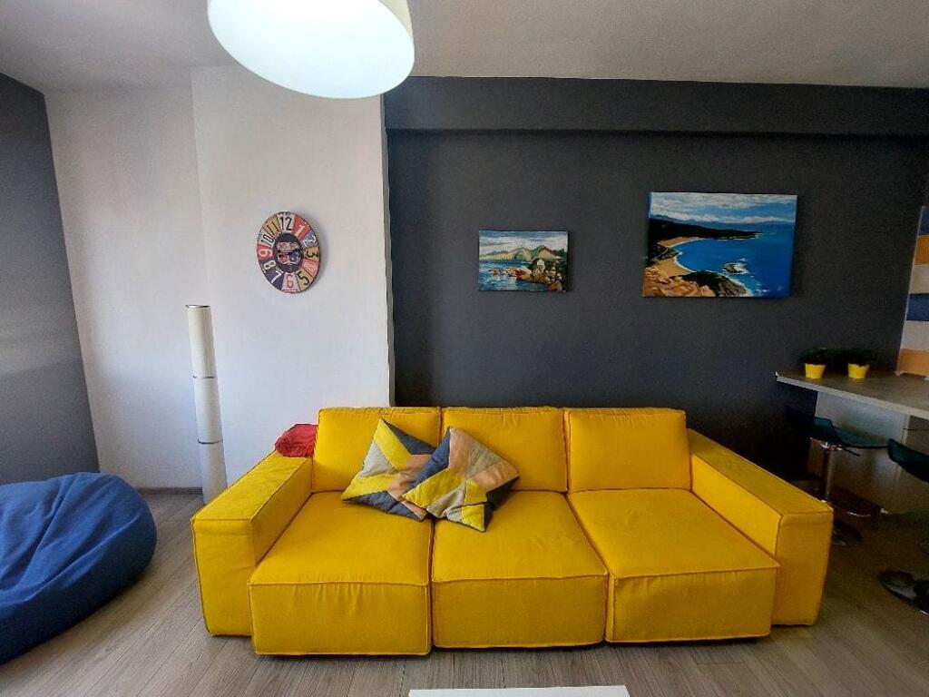Shitet apartament 1+1 në lagjen “29 Nëntori”, pranë shkollës “Ali Demi”