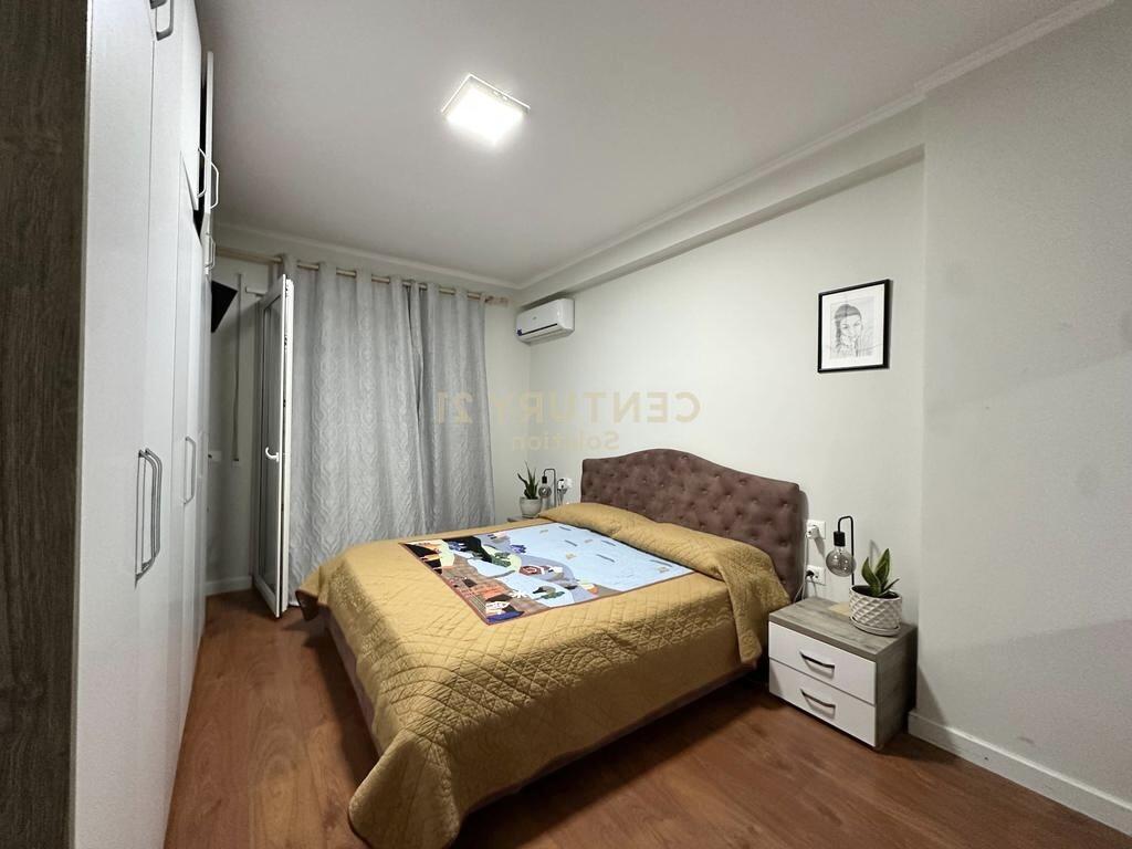 Apartament me qira 2+1+2+ 2 Ballkone  tek Kopshti Botanik