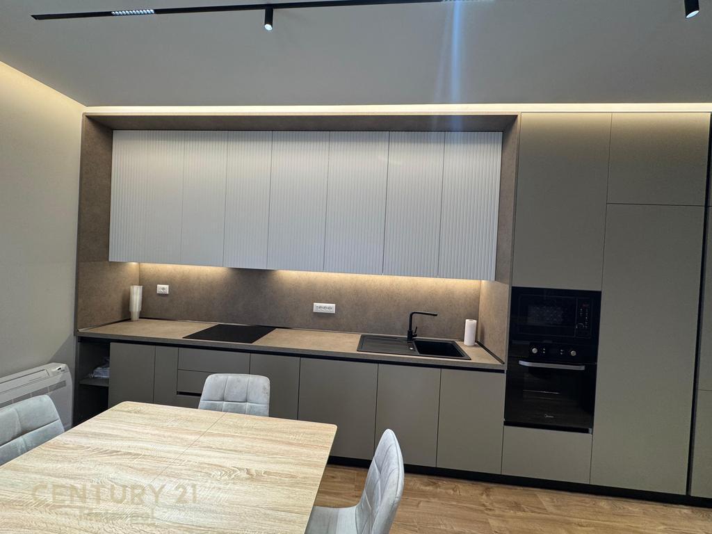 APARTAMENT LUKSOZ 2+1+2 PER QIRA, SHKOLLA E KUQE!