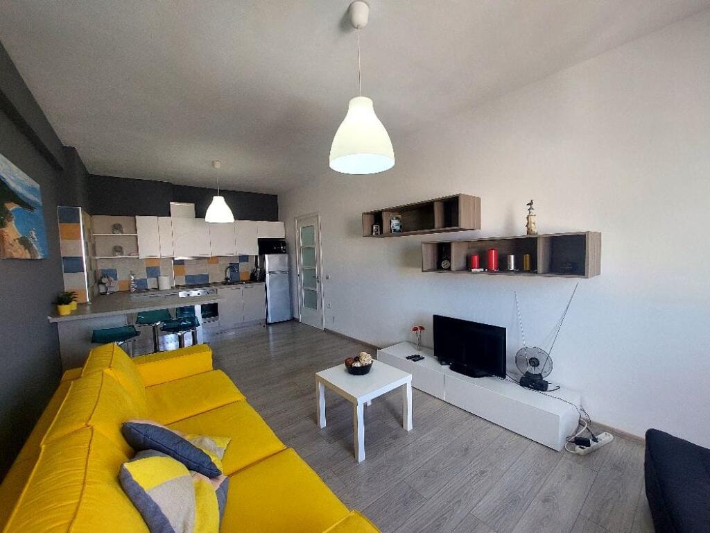 Shitet apartament 1+1 në lagjen “29 Nëntori”, pranë shkollës “Ali Demi”