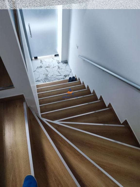 JEPET APARTAMENT ME QERA 1+1+BALLKON "PRANE RRUGES THOMA KOXHAJ,YZBERISHT" 80000 LEKE